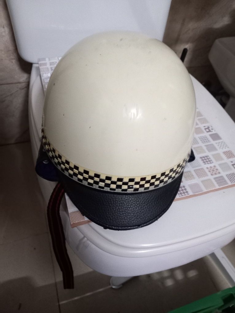 Capacete vintage de penico