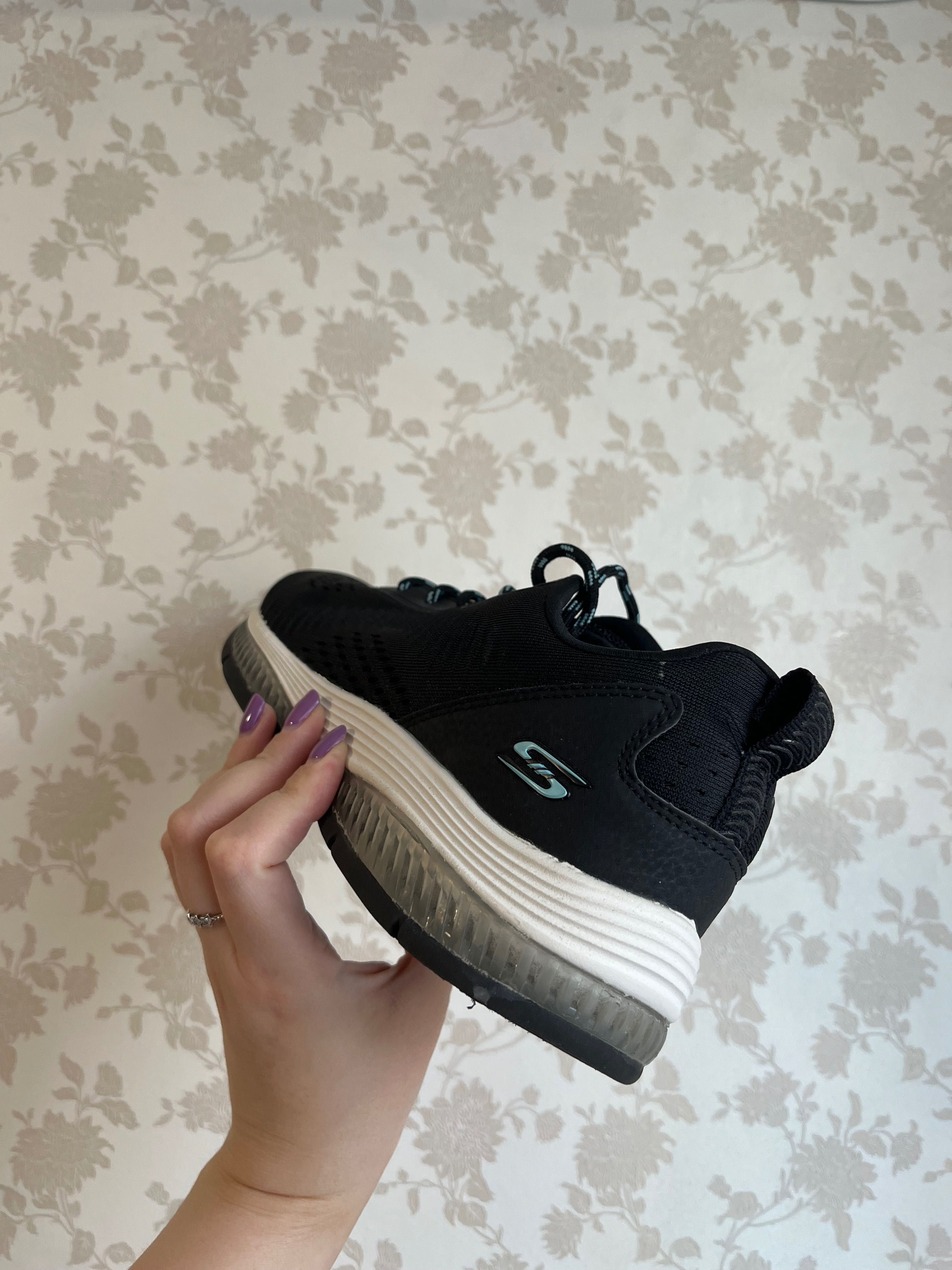 Продам кросівки skechers