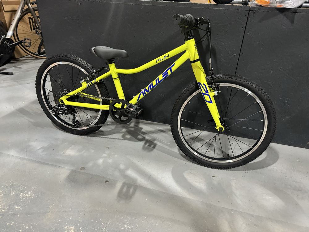 Super lekki rower Amulet Fun 20 cali 8 kg 2025