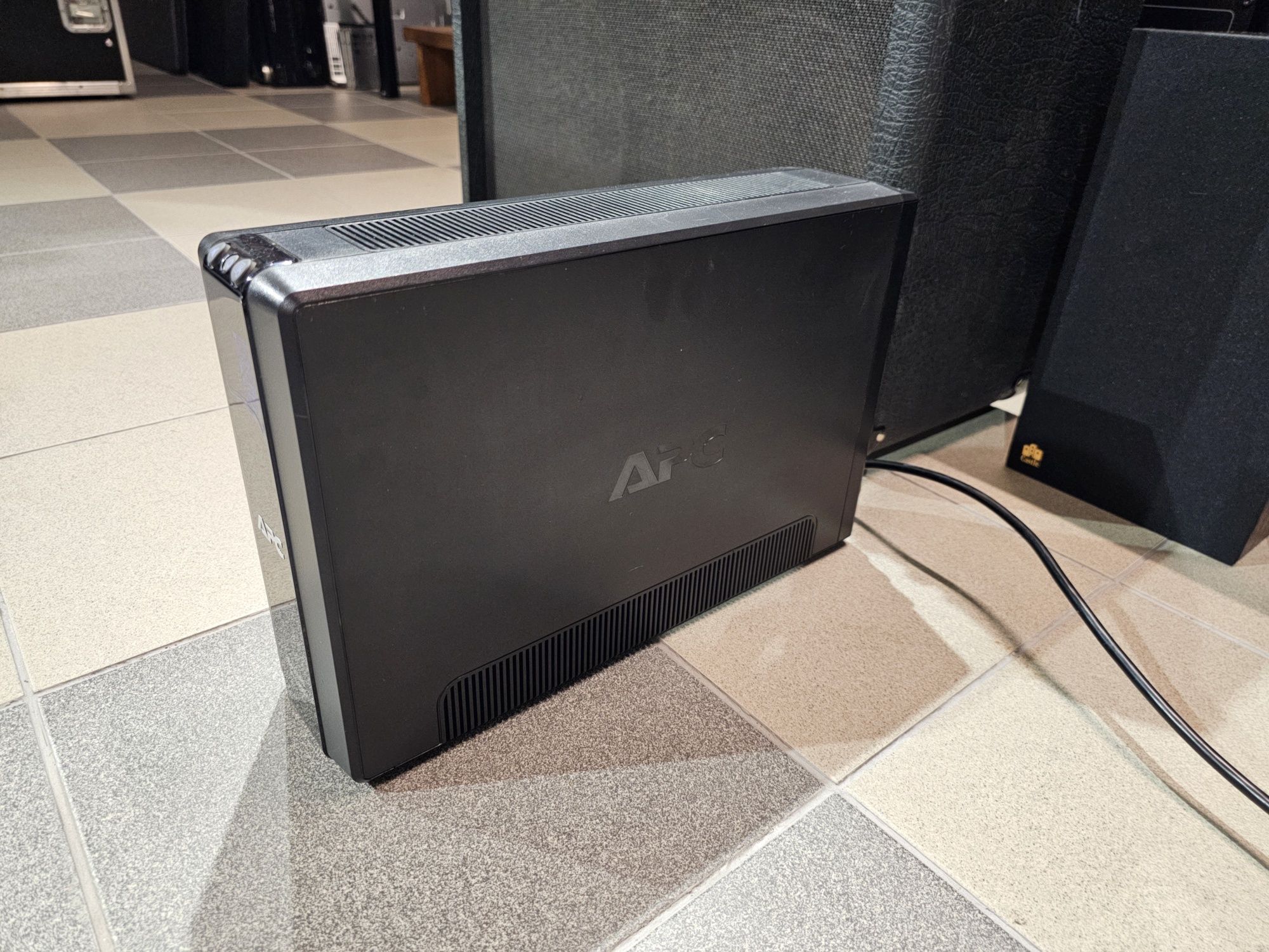 ДБЖ APC Back-UPS Pro 900VA