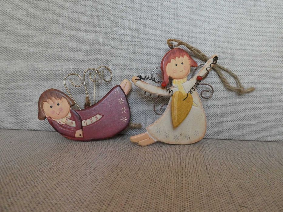 Par de Anjos de Natal em Madeira - Pintados à Mão
