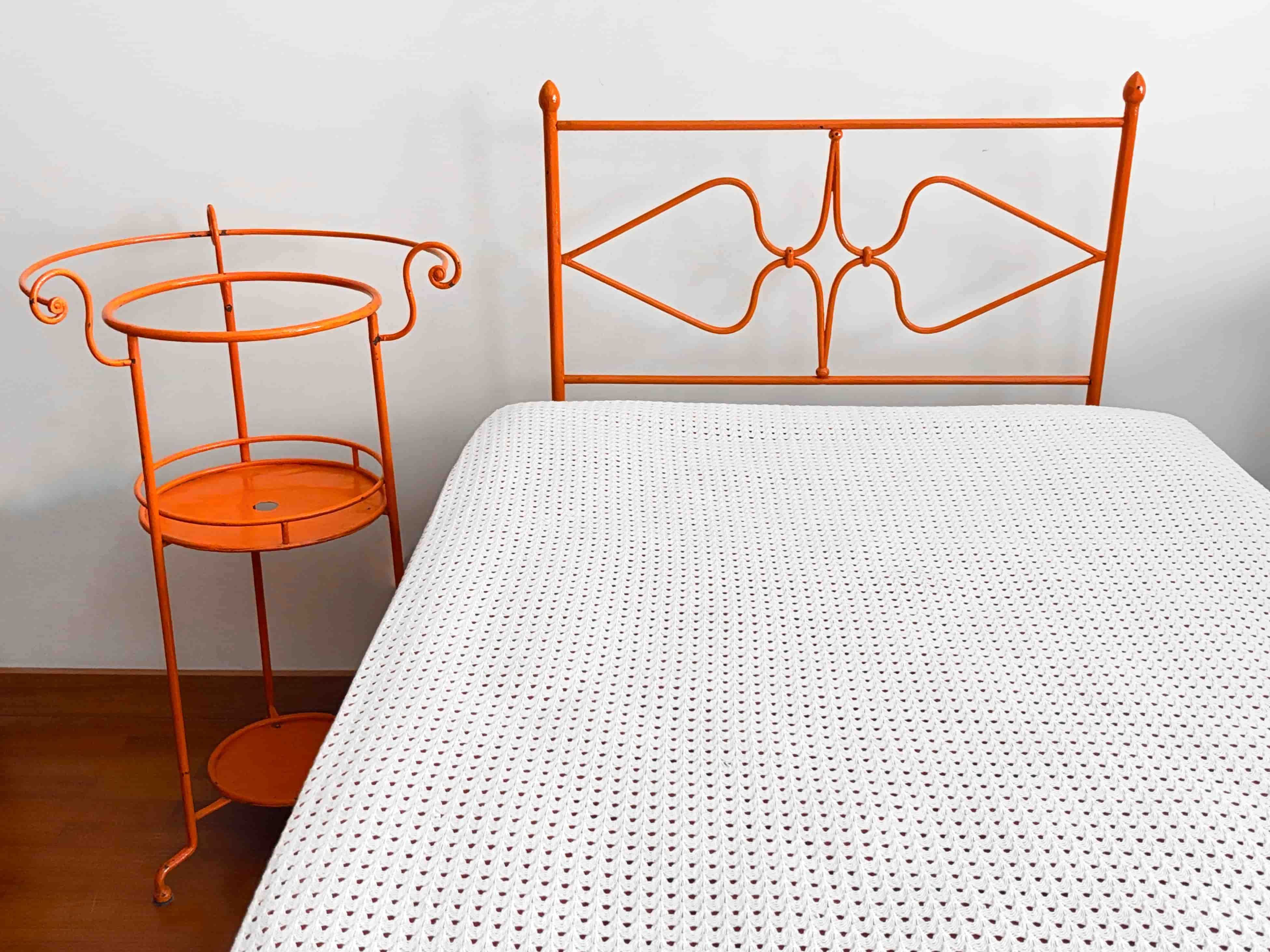 Venda Urgente - CAMA muito Antiga de Ferro maciço + Apoio LAVATÓRIO