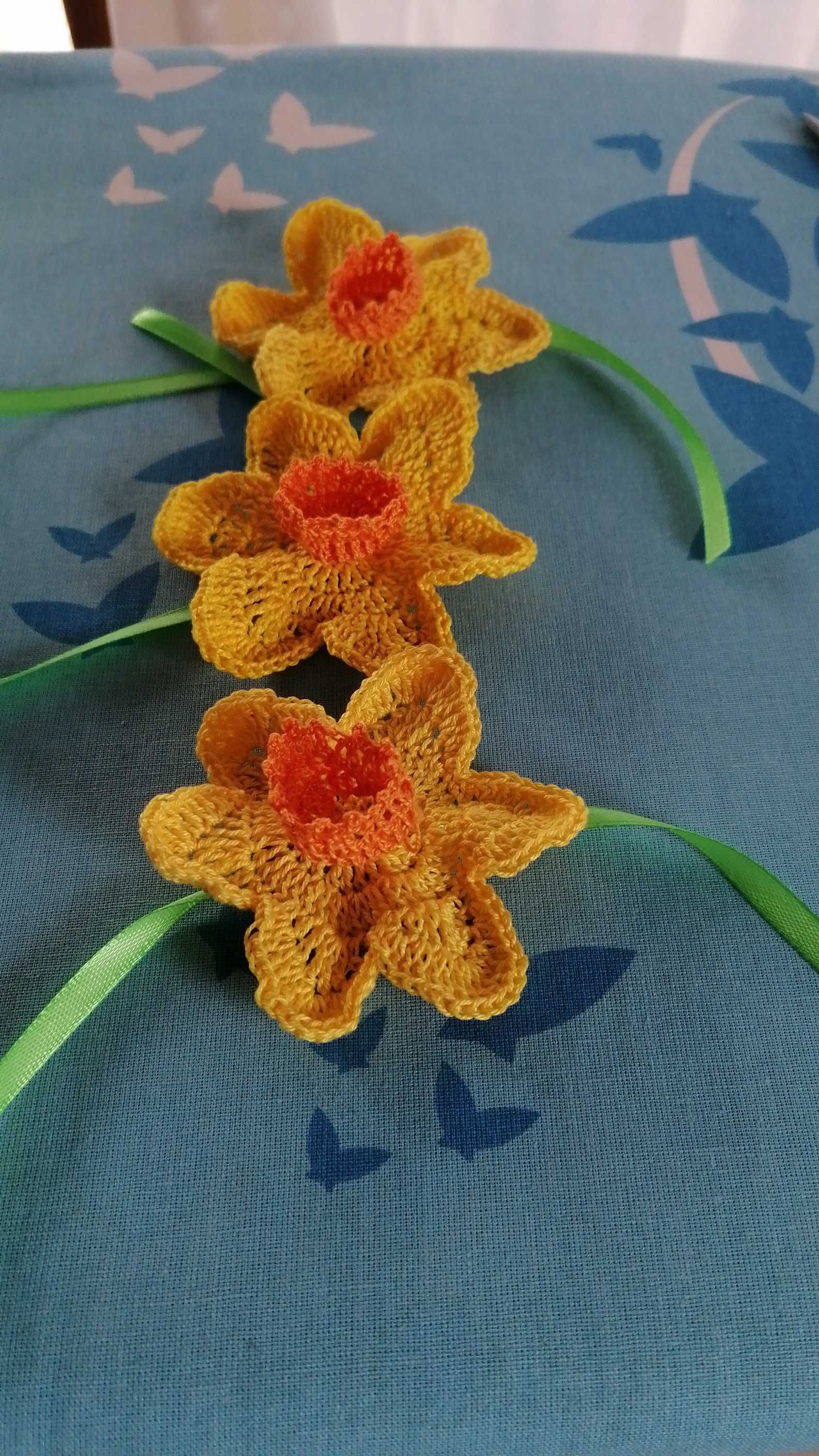 Kwiaty szydełkowe zrobione ręcznie średn. 8 cm