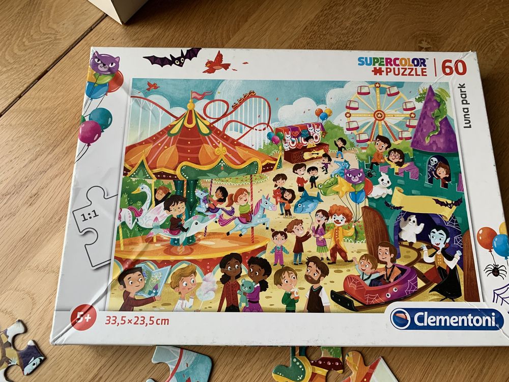 Puzzle 60 elementow Dinozaury Wesołe miasteczko Super wings Clementoni