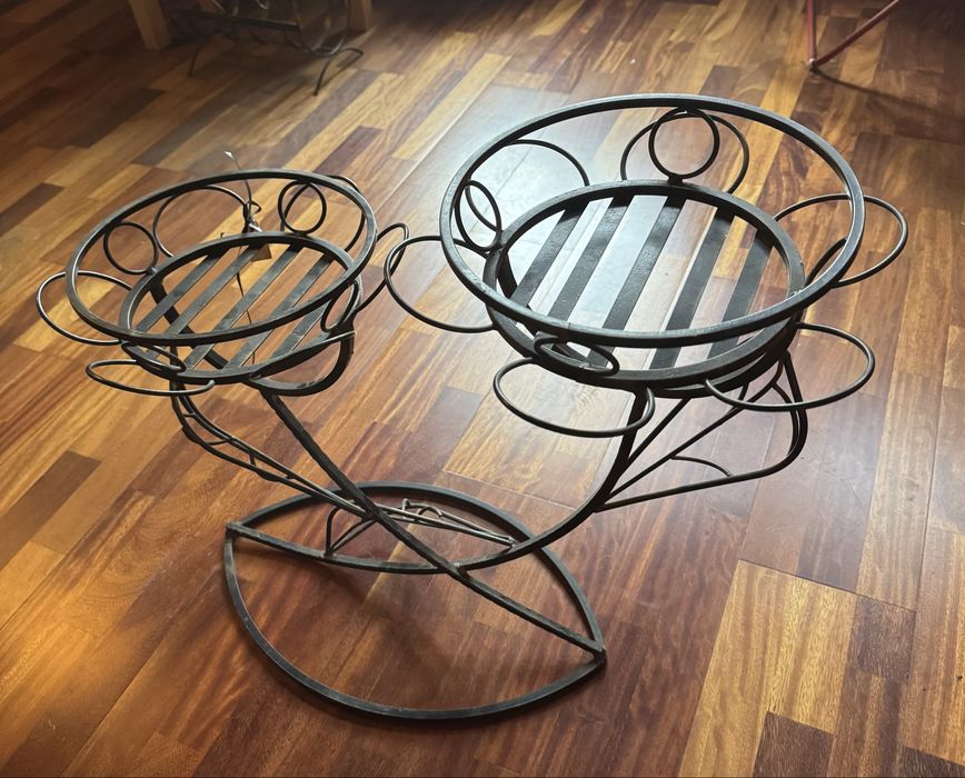 Stojący kwietnik nowy