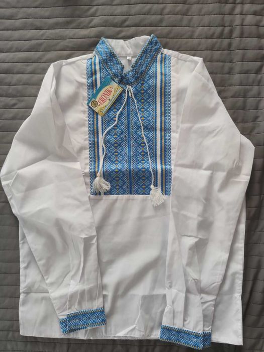 Вишиванка на хлопчика 10-12 років з блакитною вишивкою (роз. 146) НОВА