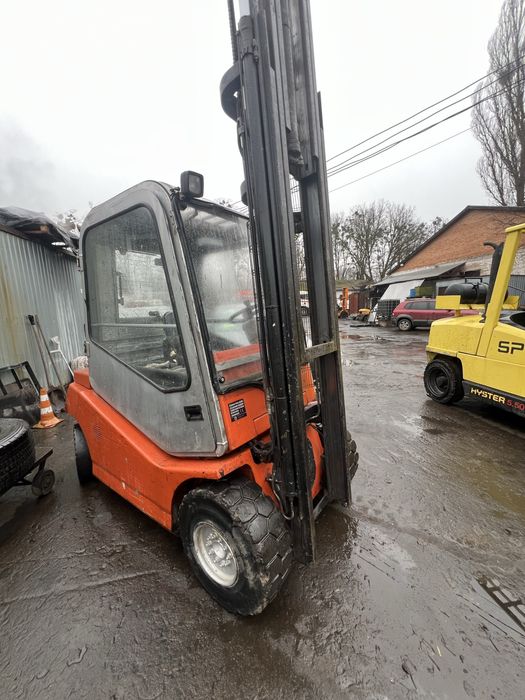 Навантажувач Тойота.  35