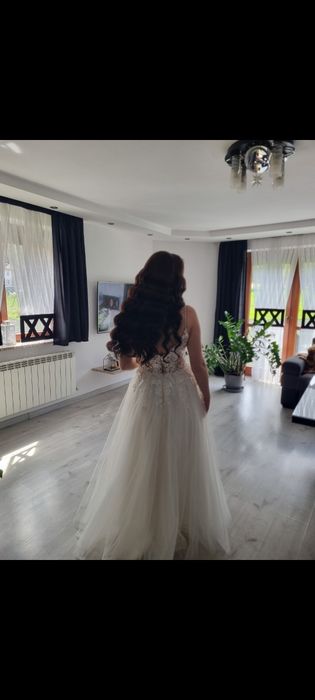 Suknia ślubna z kwiatami 3D