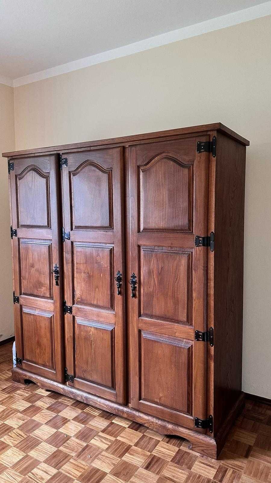 Conjunto de Mobília de Quarto em Madeira Maciça - Excelente Estado