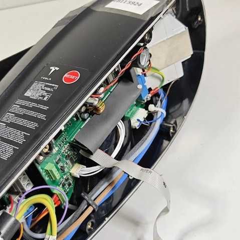 Tesla Wall Connector - Avariadas