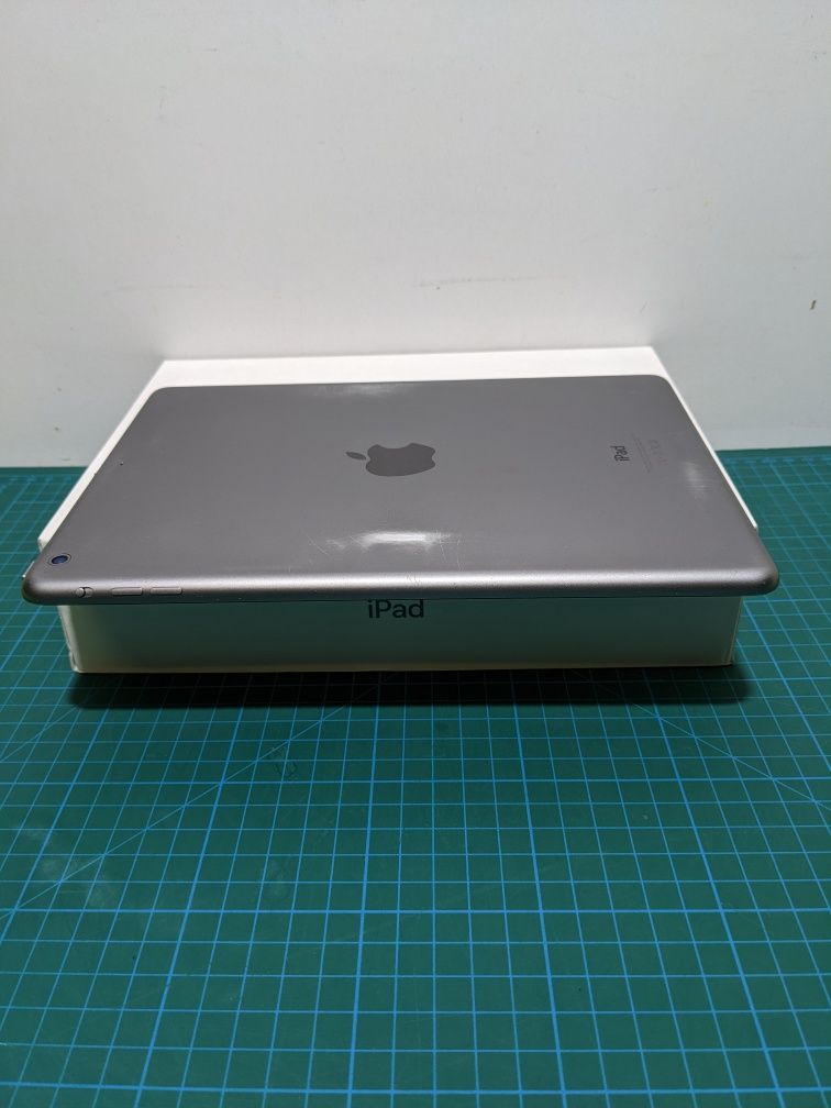 Планшет Apple Ipad Air A1474 16GB Gray (21)
