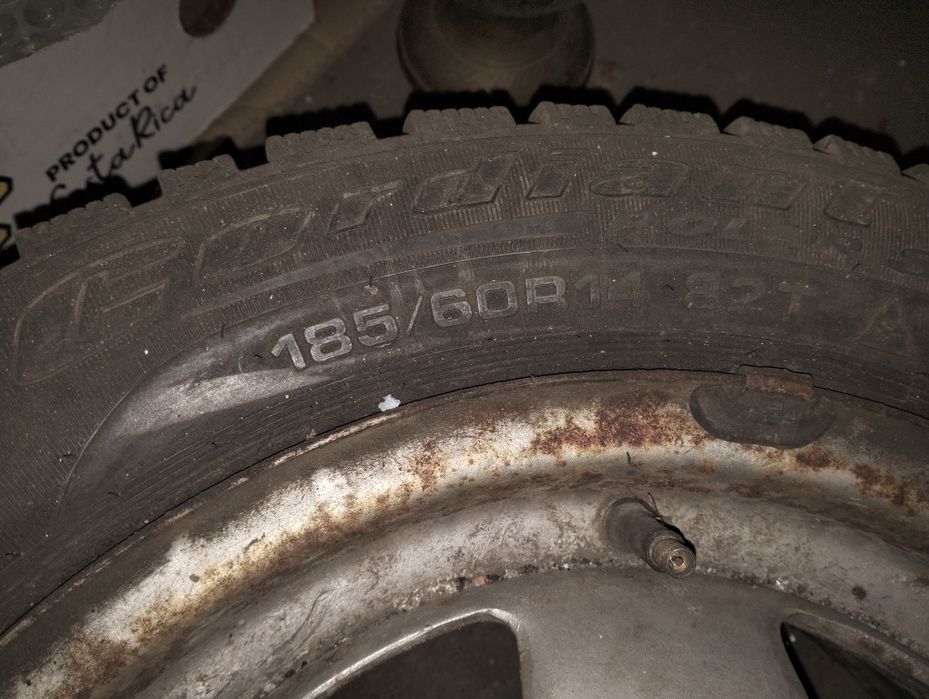 Колесо 180 60 R14 почти новое