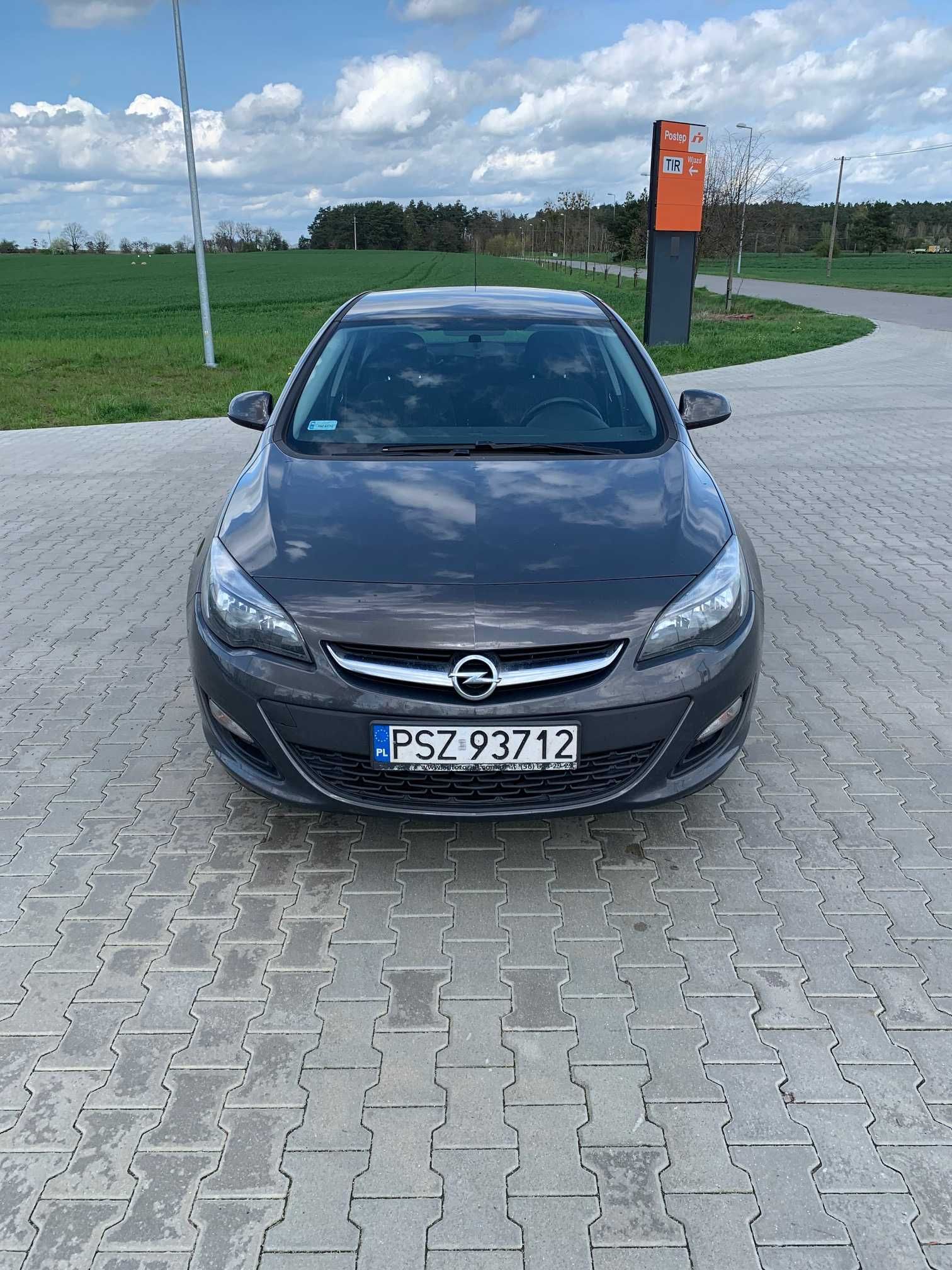 Opel Astra 2015 · 156 000 km · Benzyna+LPG · salon PL · bezwypadkowy