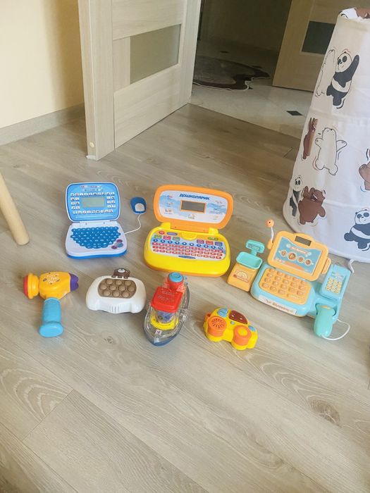 Іграшки всі в робочому стані  на батерейках