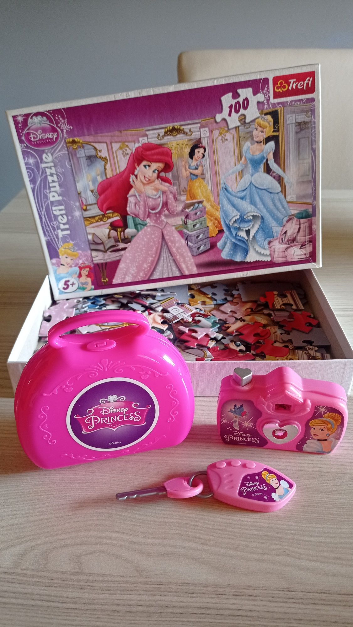 Puzzle Trefl + zabawki Księżniczki Disney torebka aparat kluczyk brelo