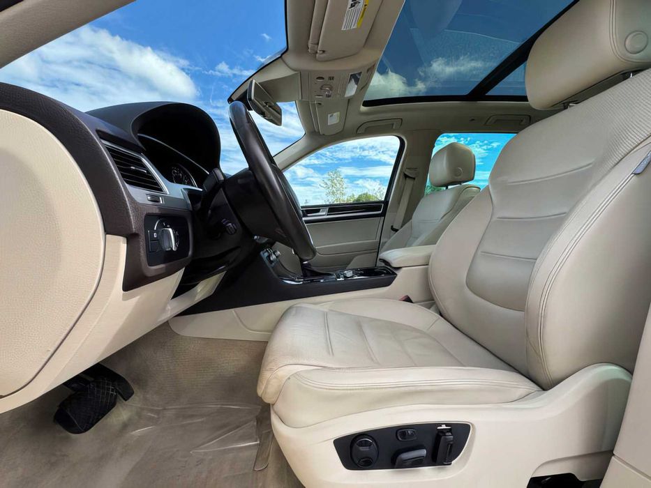 Volkswagen Touareg      2016