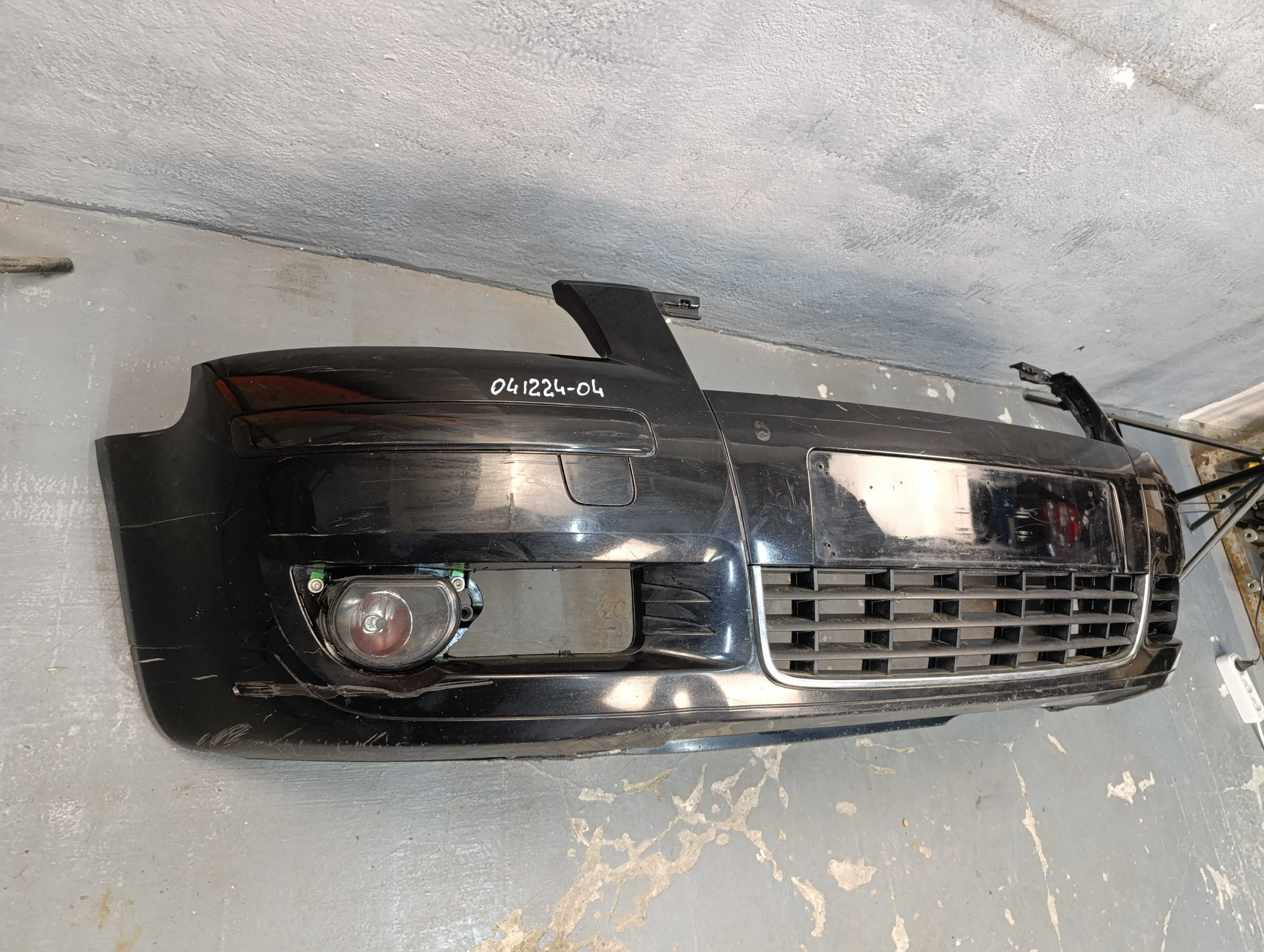AUDI A3 2002-2005 Бампер передний 8P3807437