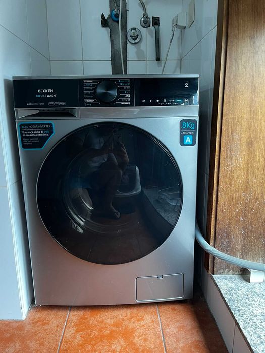 Máquina de Lavar Roupa BECKEN BOOSTWASH BWM8812IX