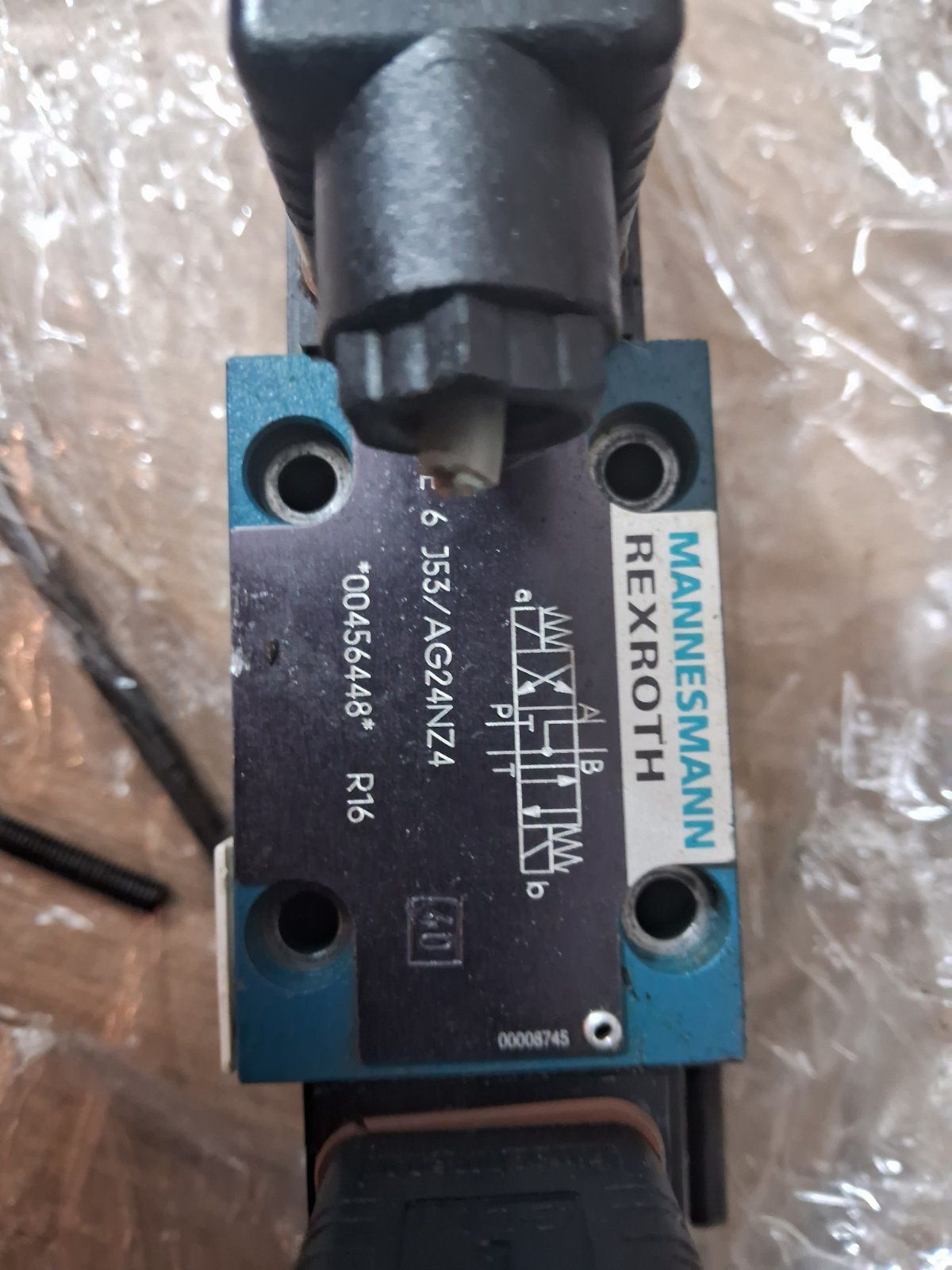 Rexroth r16 4we 6 ga62/eg24k розподільник гідравлічний