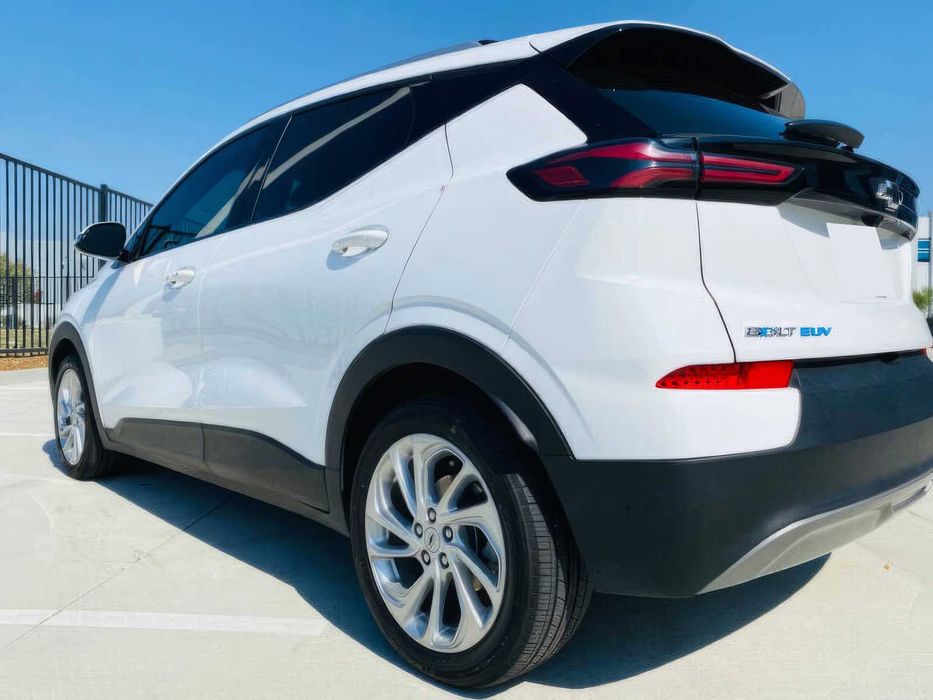 Chevrolet Bolt EUV LT      2023