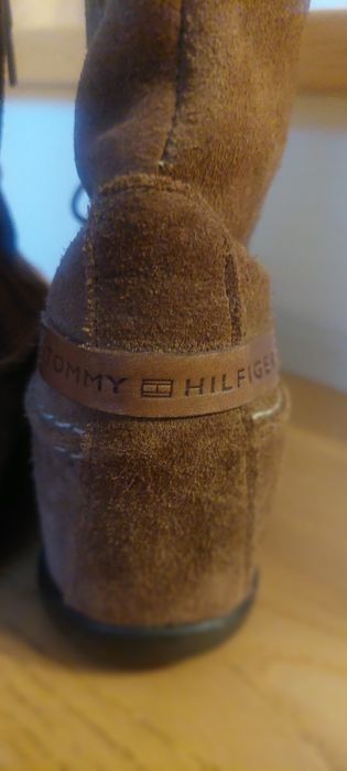 Tommy hilfiger zamszowe kozaki sznurowane
