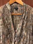 Blusa floral tons castanhos