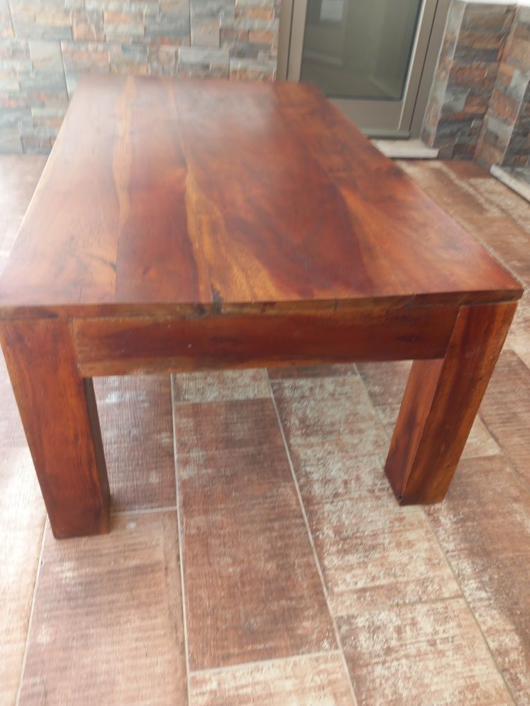 Mesa de centro em madeira
