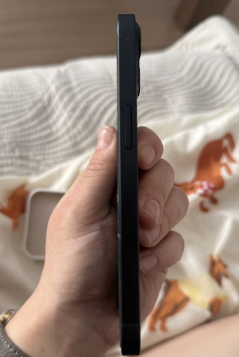 Iphone 13, bateria 63%