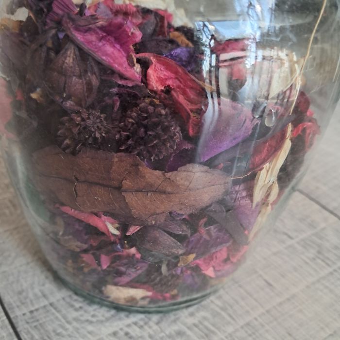 Dekoracja w szklanej butelce- suszone kwiaty