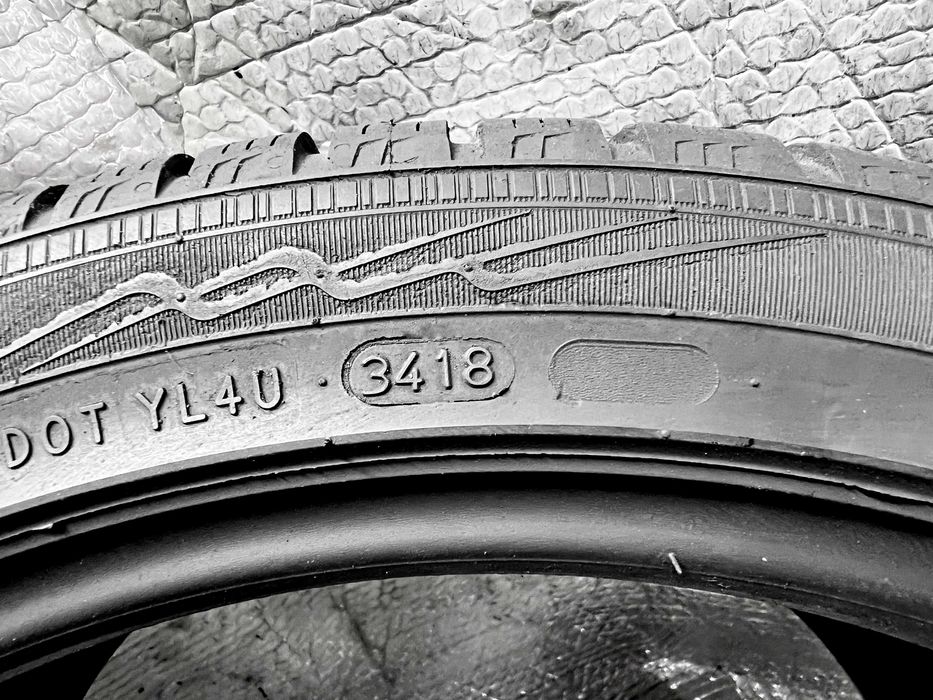 Шини Б/в 235.40.18 пара Nokian