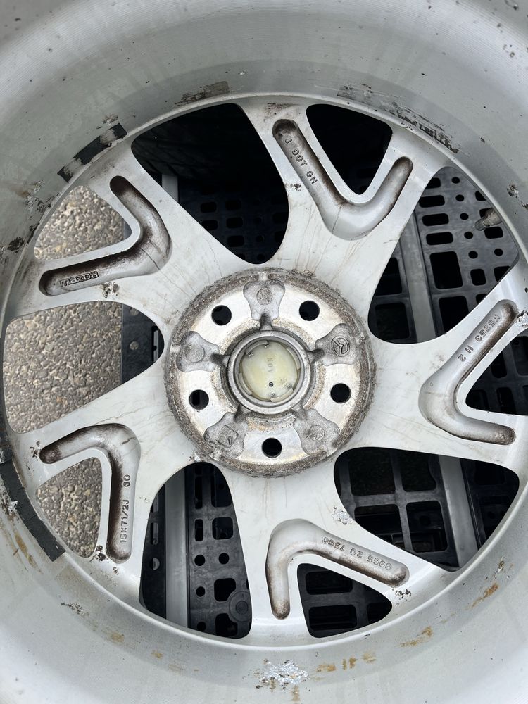 Komplet kół 18” Mazda – felgi aluminiowe + prawie nowe opony Kleber