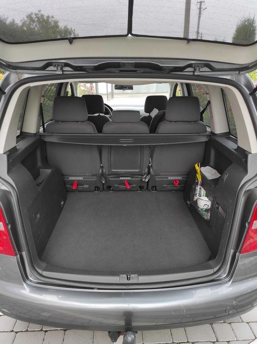 Продам автомобіль Volkswagen Touran 2004 року