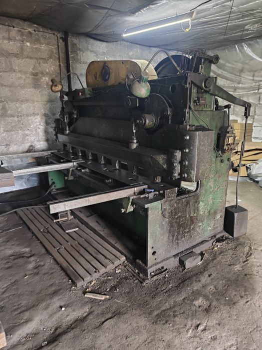 Warsztat ślusarski -maszyny