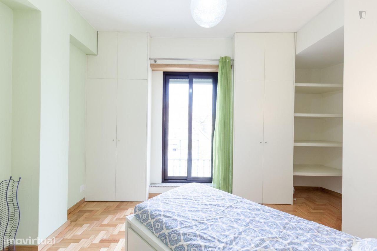 69733 - Quarto com cama de solteiro, com...