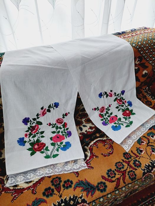 Рушник український з гарною ручною вишивкою