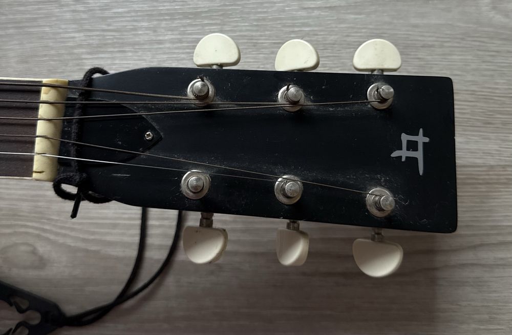 Терміново, гітара leotone + ремінець та медіатор в подарунок