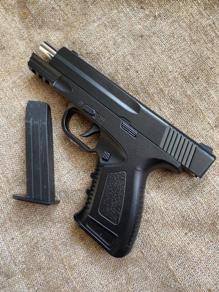 Стракбольний пісtoлет glock 17