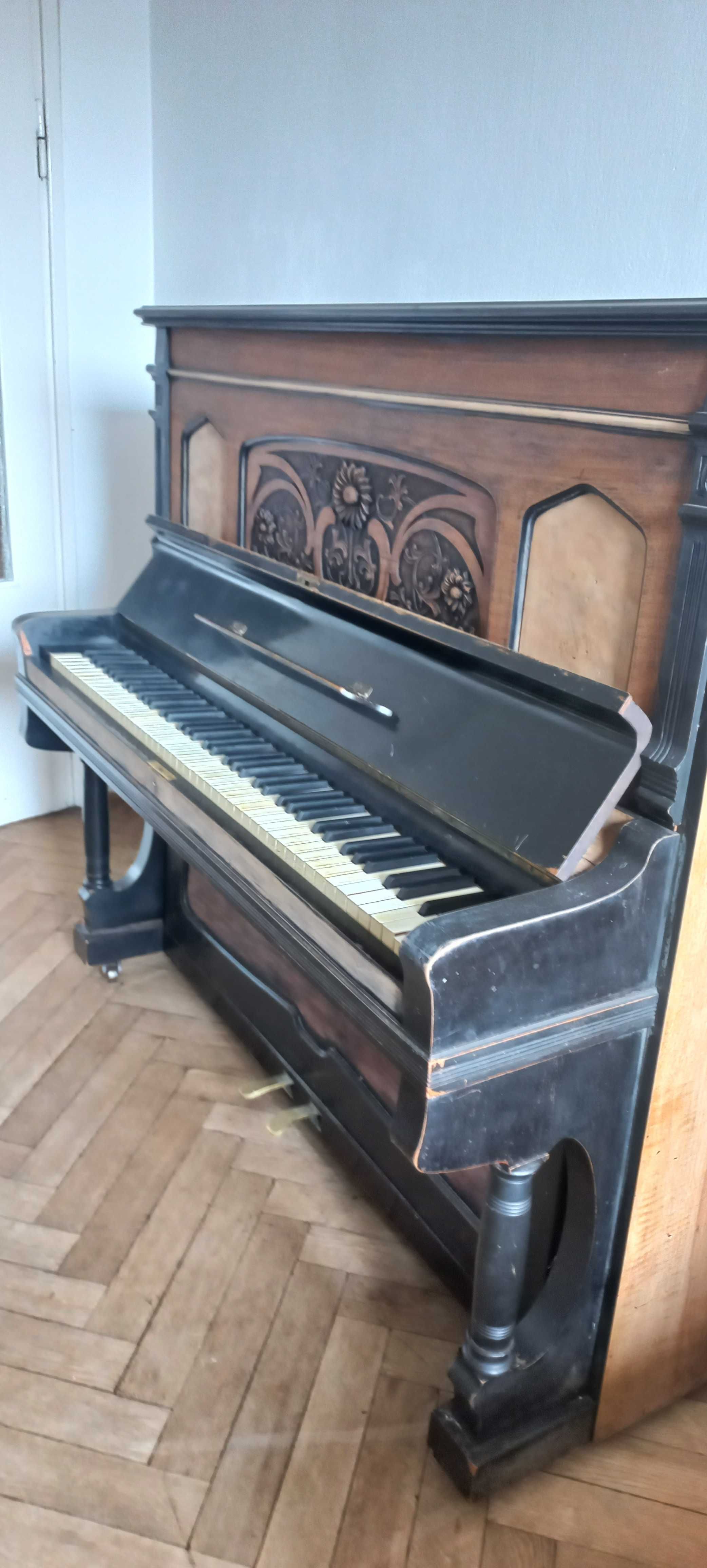 zabytkowe pianino