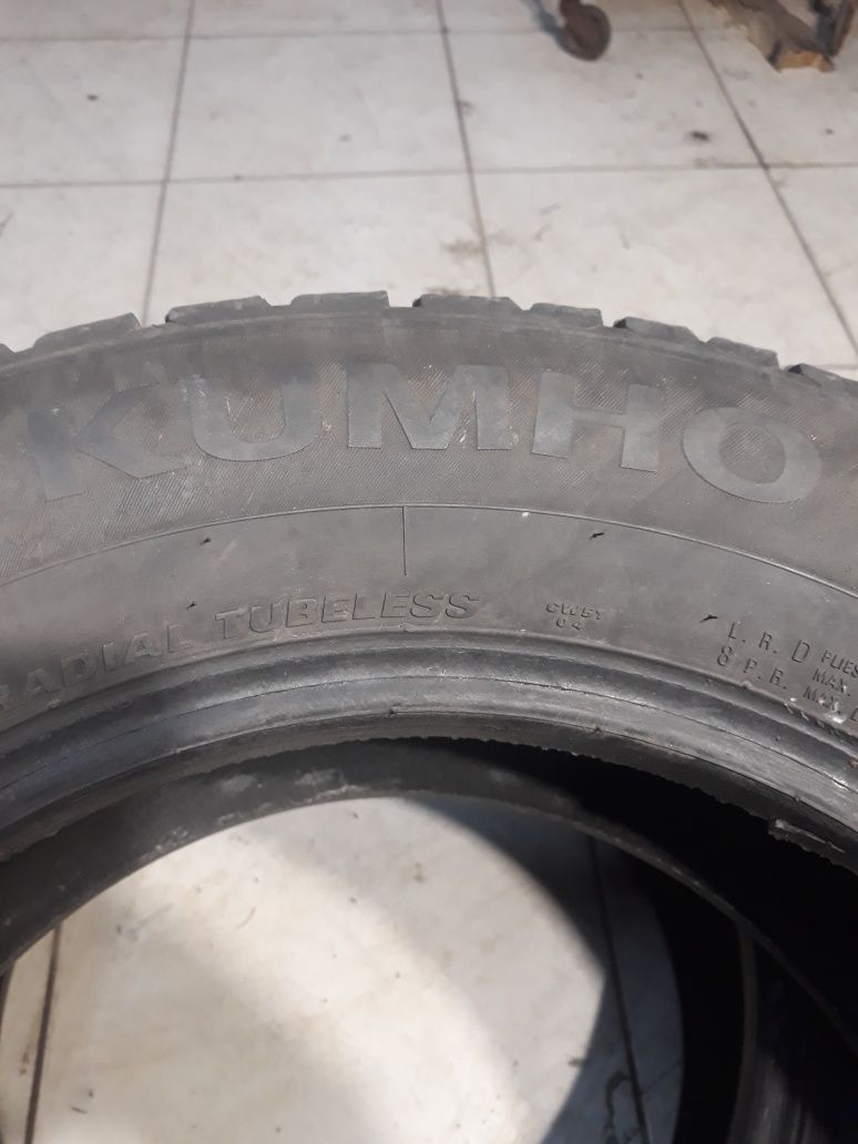 2 Opony zimowe 215/65r16C KUMHO