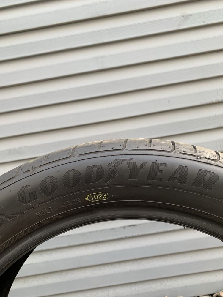 Комплект літніх шин GoodYear 215/50 R19 EfficientGrip Perfomance