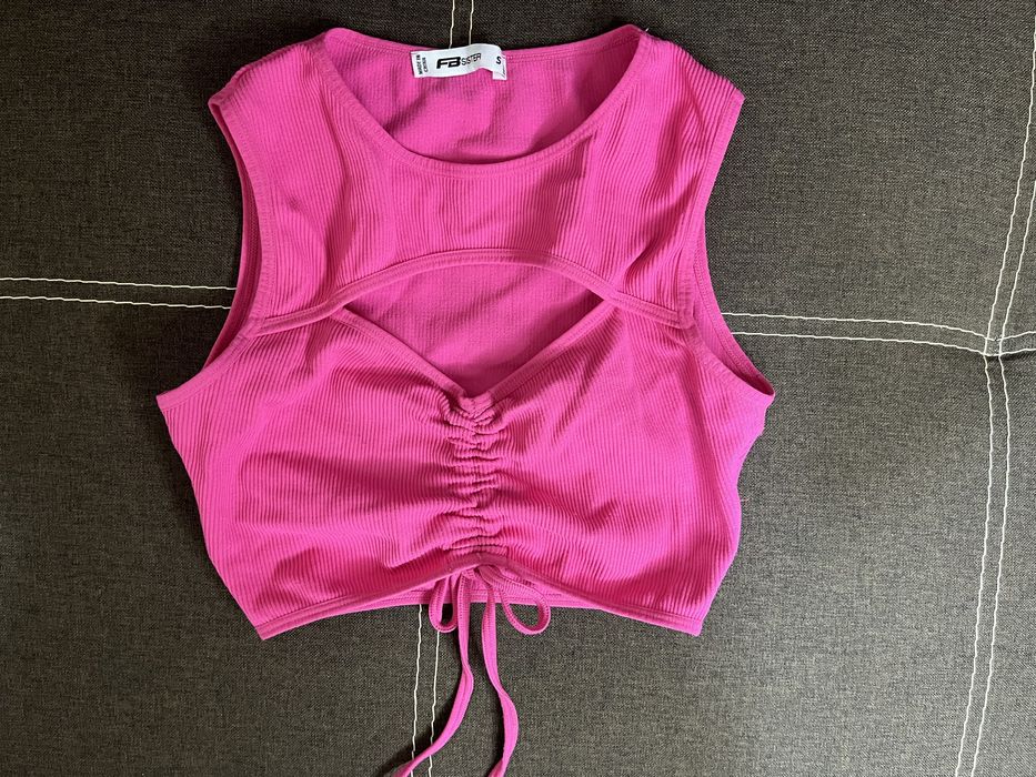 Топ з вирізом s-m