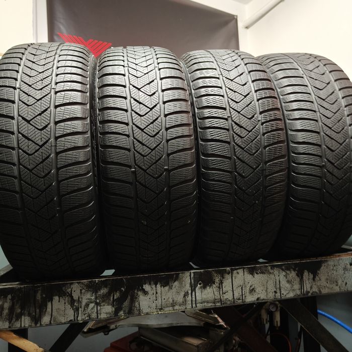 225/45/19 XL Sprzedam komplet opon zimowych Pirelli