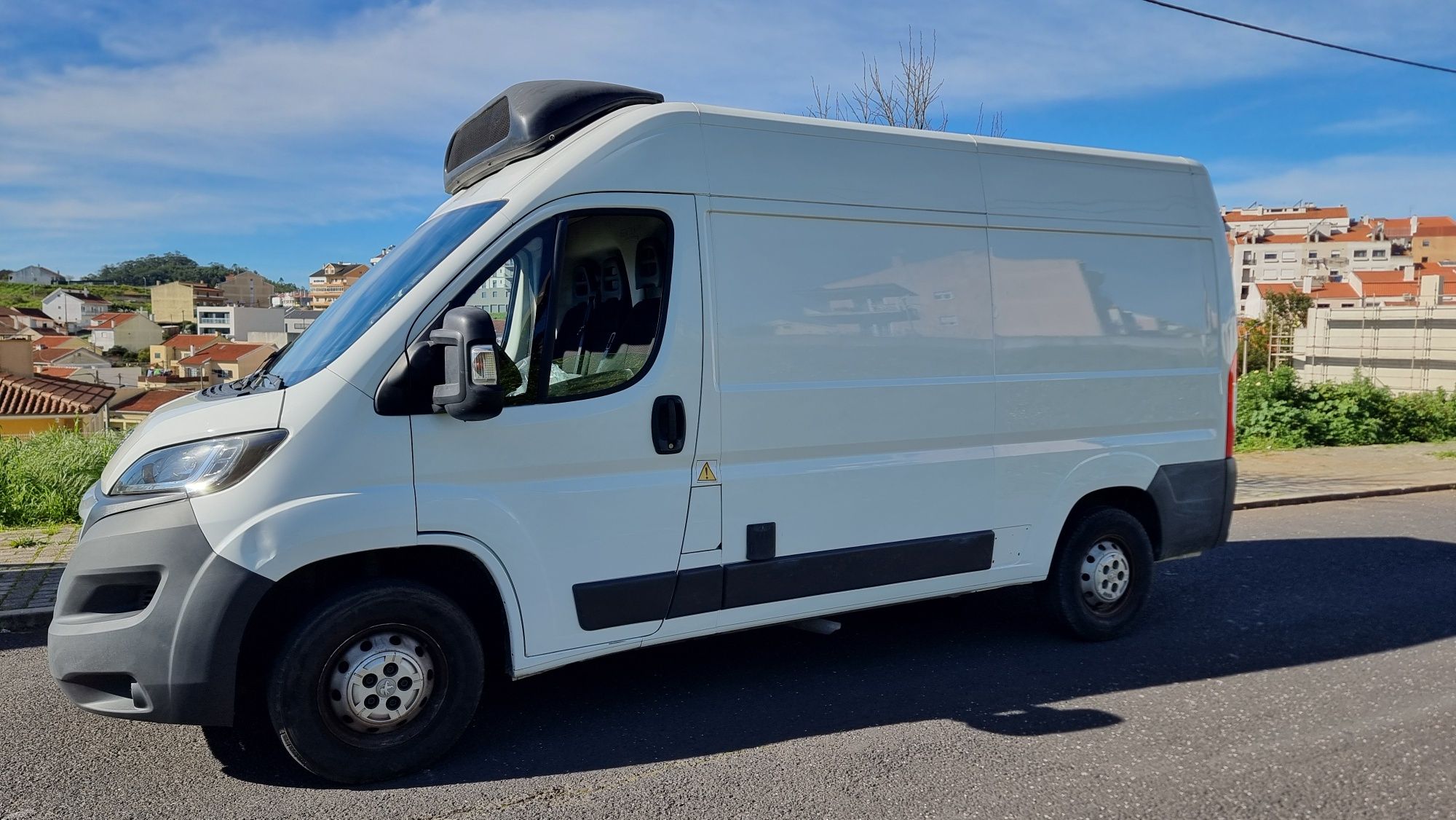 Peugeot Boxer fibrada e com frio