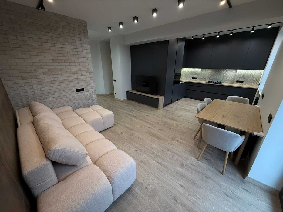 Продаж стильної двокімнатної квартири студії, в центрі міста