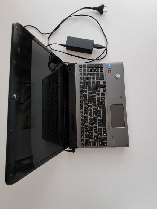 Laptop Sony Vaio SVE1512M6ESI • i3 • 4GB RAM • Sprawny •