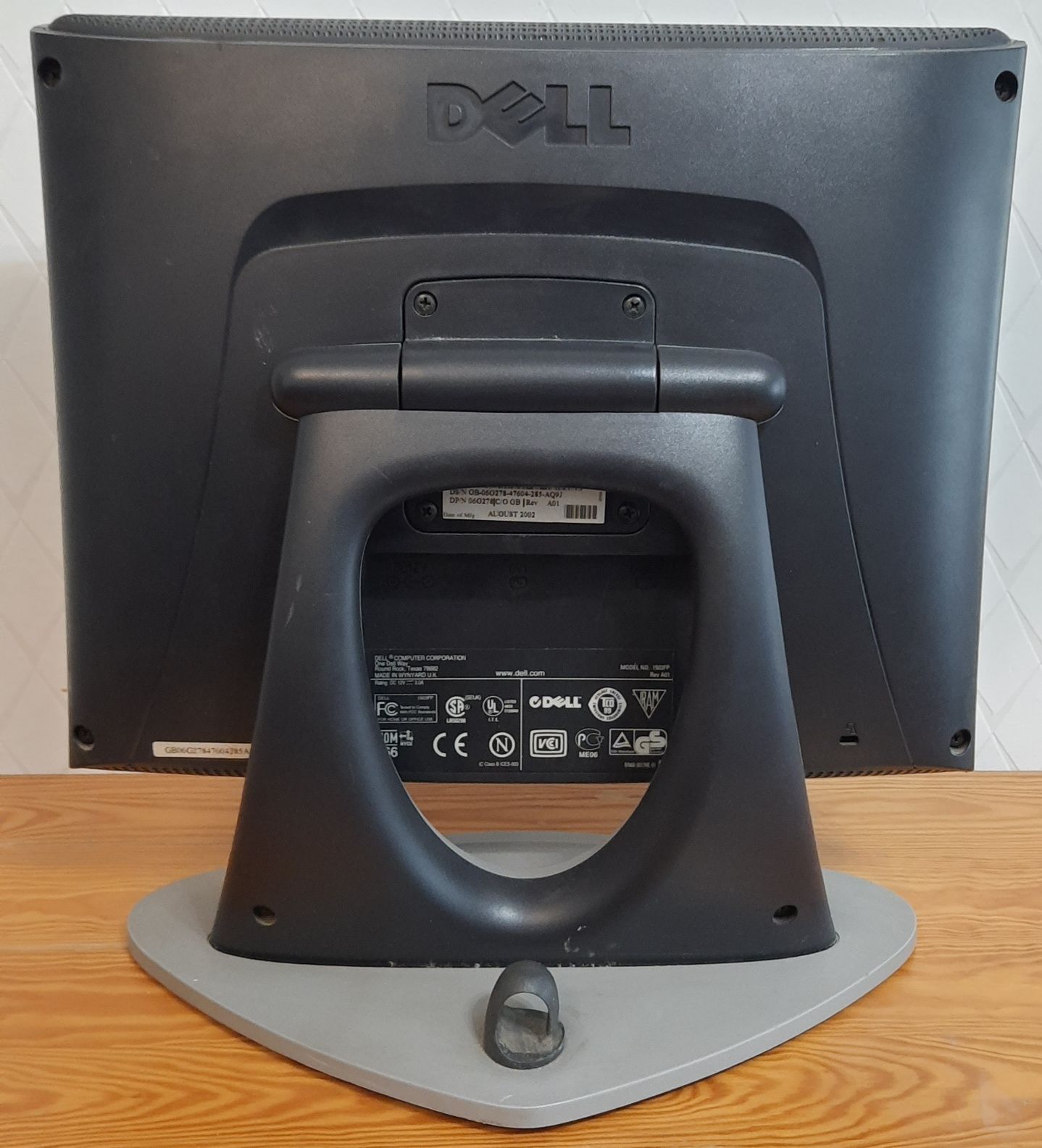 Retro monitor DELL z roku 2002 model 1503FP