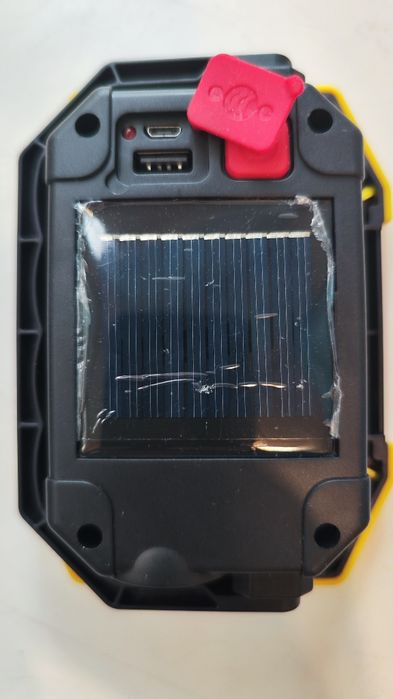 Прожектор акумуляторний на сонячній панелі. Можна заряджати телефон