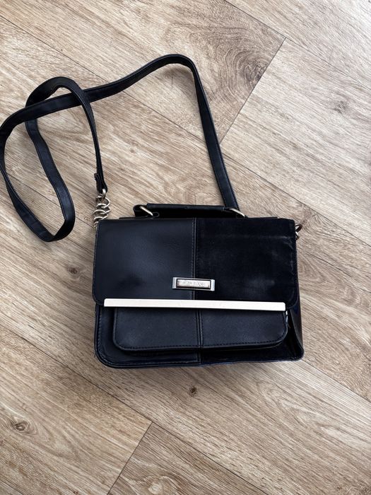 Czarna torebka na ramie