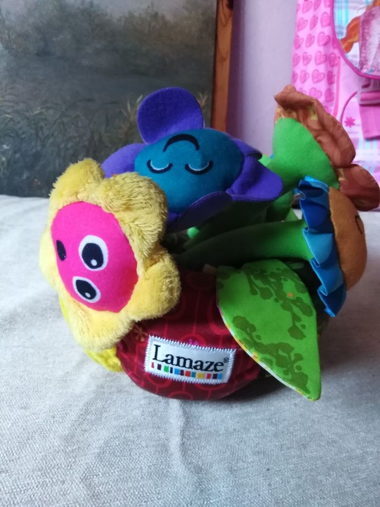 Grające kwiaty - PLUSZOWY OGRÓD marki Lamaze 6m+