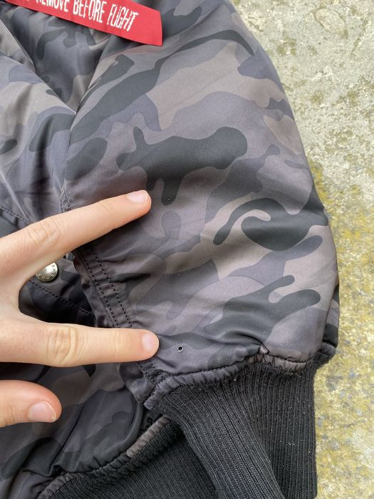 Bomber Alpha Industries з патчем і стрічкою